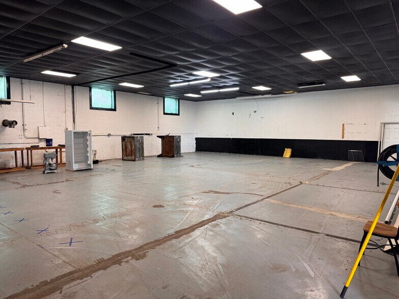 More Photos Of 4001 Bruhin Rd, Knoxville Warehouse For Sale
