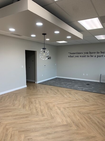 More Photos Of 1011 S Heatherwilde Blvd, Pflugerville Research And Development For Lease