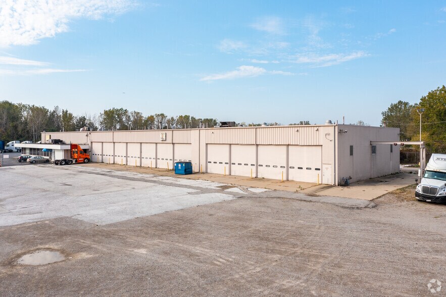 More Photos Of 1125 E Alexis Rd, Toledo Truck Terminal For Sale