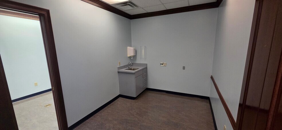 More Photos Of 1475-1495 W Main St, Tipp City Medical For Lease