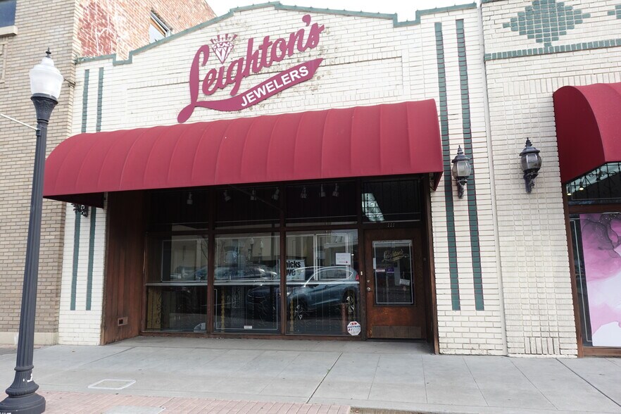 Primary Photo Of 109-113 S D St, Madera Freestanding For Lease
