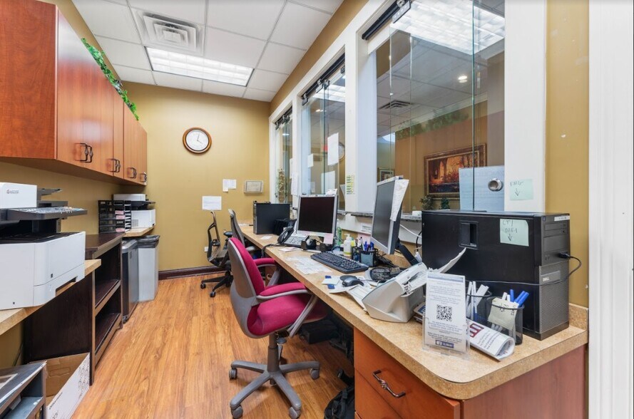 More Photos Of 230 E Ogden Ave, Hinsdale Medical For Sale