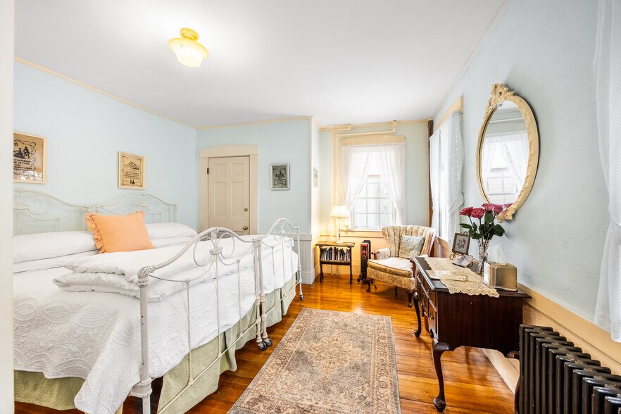 More Photos Of 40 Union St, Blue Hill Hospitality For Sale