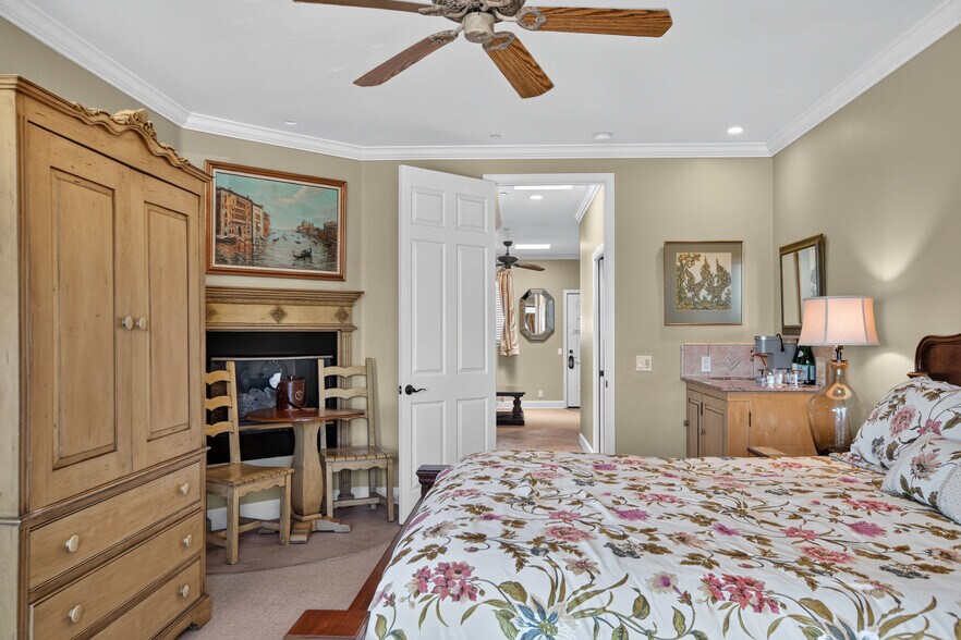 More Photos Of 95 S Ocean Ave, Cayucos Hospitality For Sale