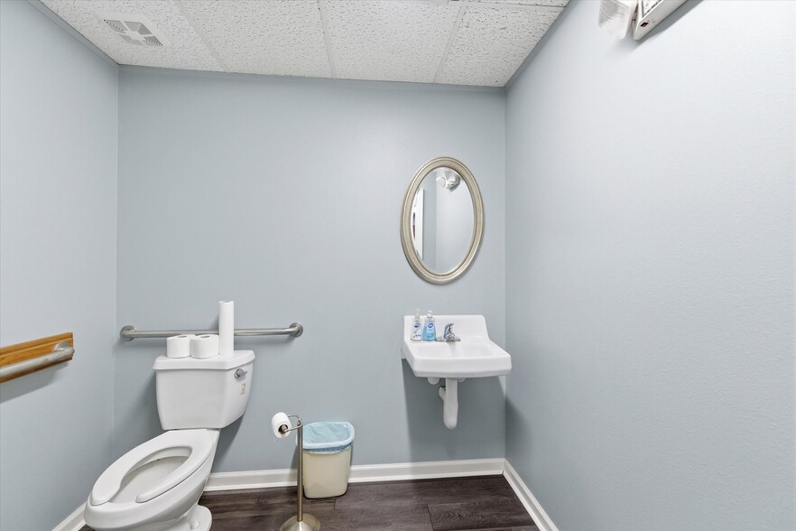More Photos Of 150 John Knox Rd, Tallahassee Office For Sale