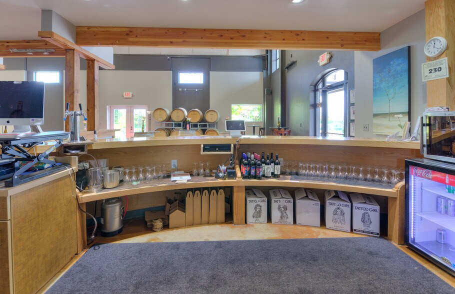 More Photos Of 5646 W Harrier Dr, Missoula Showroom For Sale