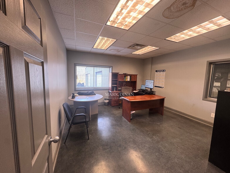 More Photos Of 3441-A Parkwood Rd, Bessemer Warehouse For Sale