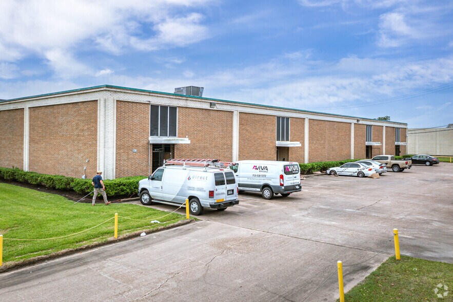 Primary Photo Of 5700-5710 Savoy Ln, Houston Warehouse For Lease
