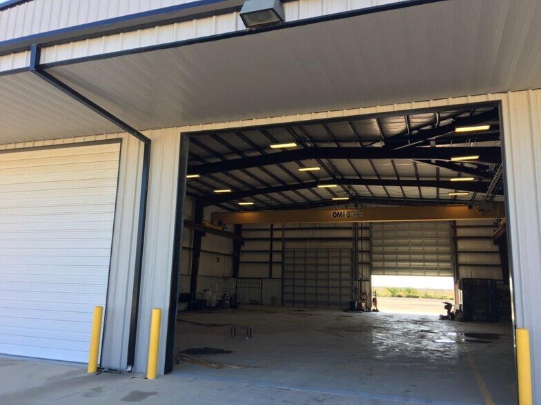 More Photos Of 12071 W Highway 85, Dilley Service For Sale