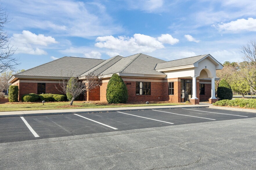 More Photos Of 2450 Emerald Pl, Greenville Medical For Lease