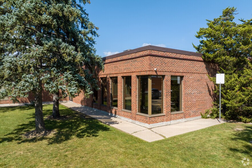 More Photos Of 83 Galaxy Blvd, Toronto Warehouse For Lease