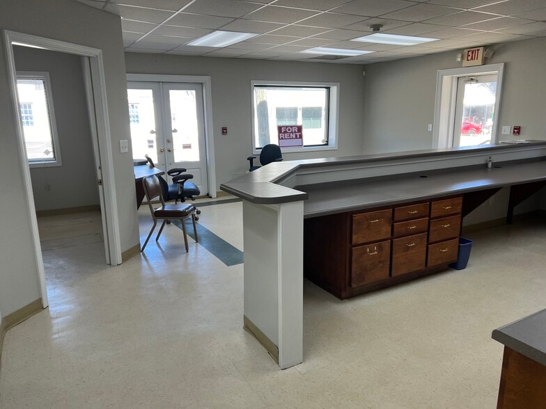More Photos Of 651 W Broad St, Athens Office For Lease