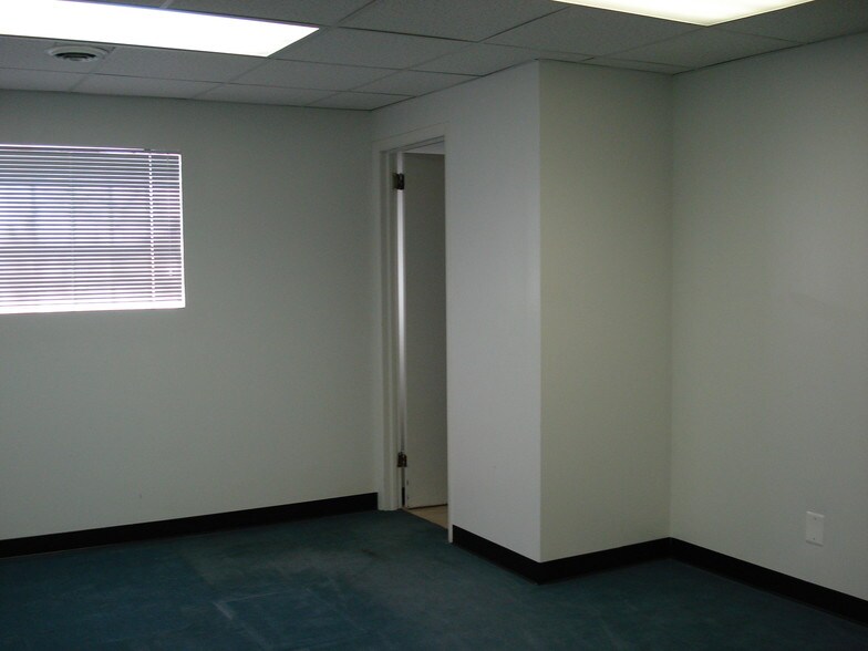 More Photos Of 1100-1104 E Berks St, Philadelphia Flex For Lease