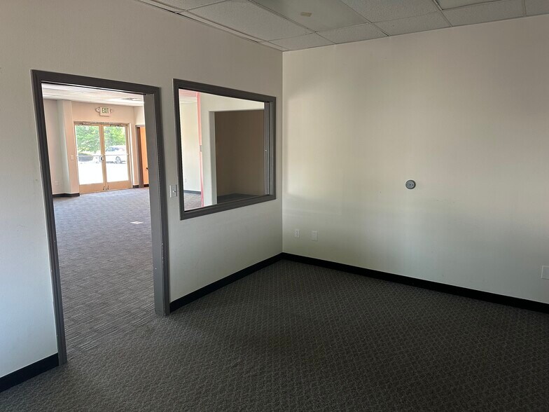More Photos Of 8601 W Clearwater Ave, Kennewick Office For Lease