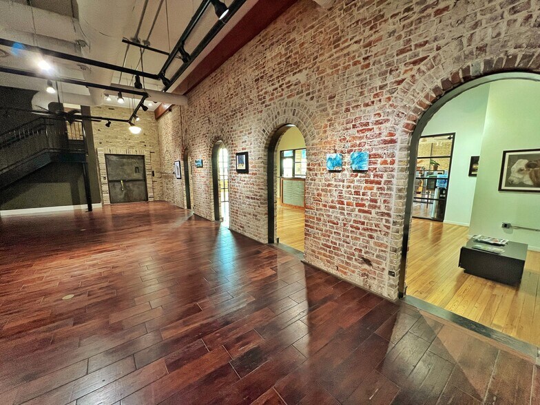 More Photos Of 201 N Main St, Taylor Storefront Retail Office For Sale