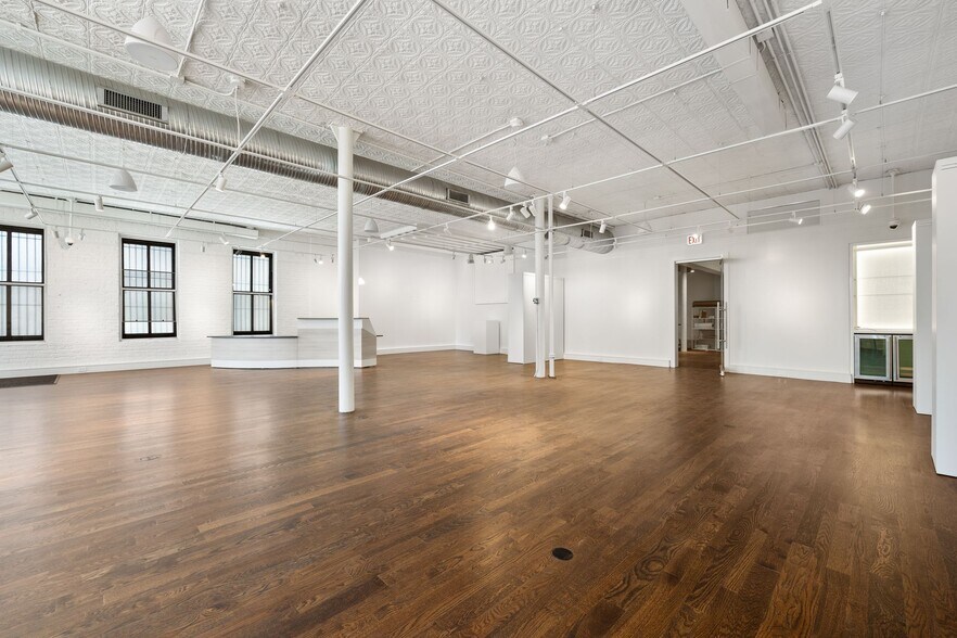 More Photos Of 1910 W North Ave, Chicago Storefront Retail Residential For Lease