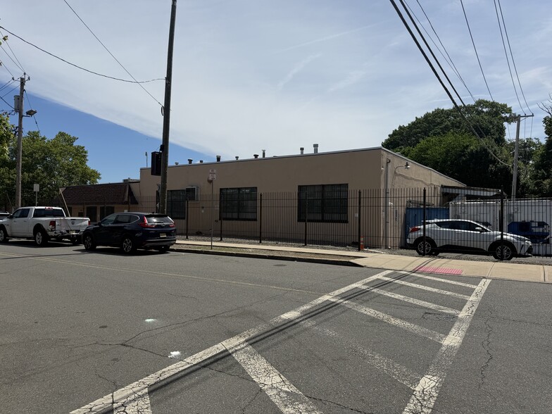Primary Photo Of 123 Manchester Pl, Newark Food Processing For Lease