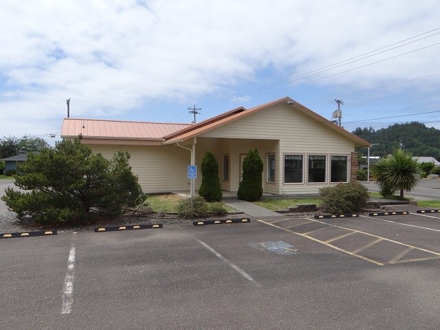 More Photos Of 624 Winchester Ave, Reedsport Office For Sale