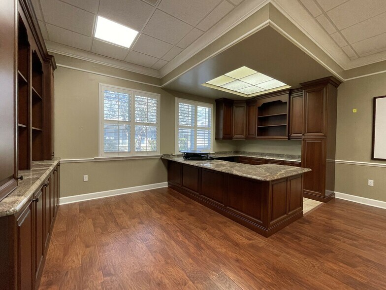 More Photos Of 1701 NW 80th Blvd, Gainesville Office For Sale