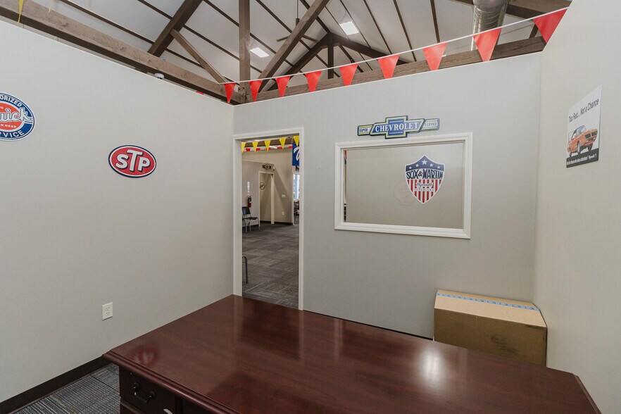 More Photos Of 3101 S Broadway St, Wichita Freestanding For Sale