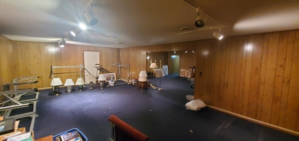 More Photos Of 302 W Corunna Ave, Corunna Office For Sale