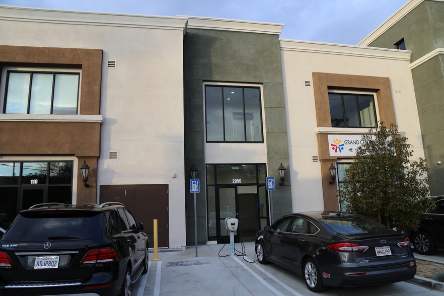 More Photos Of 2956 E Colorado Blvd, Pasadena General Retail For Lease