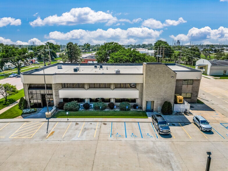 More Photos Of 500 W 1 St Ave, Hutchinson Office For Sale