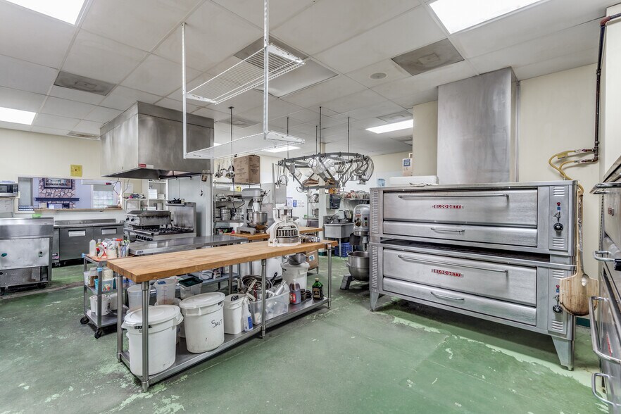 More Photos Of 17297 Stuebner Airline Rd, Spring Restaurant For Sale