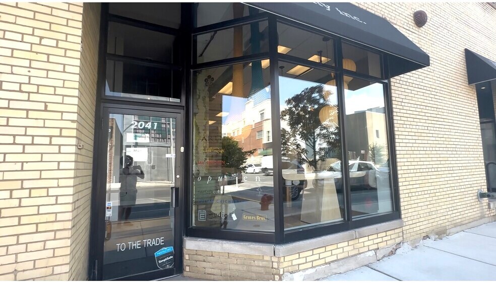 More Photos Of 2041-2049 W Grand Ave, Chicago Loft Creative Space For Lease