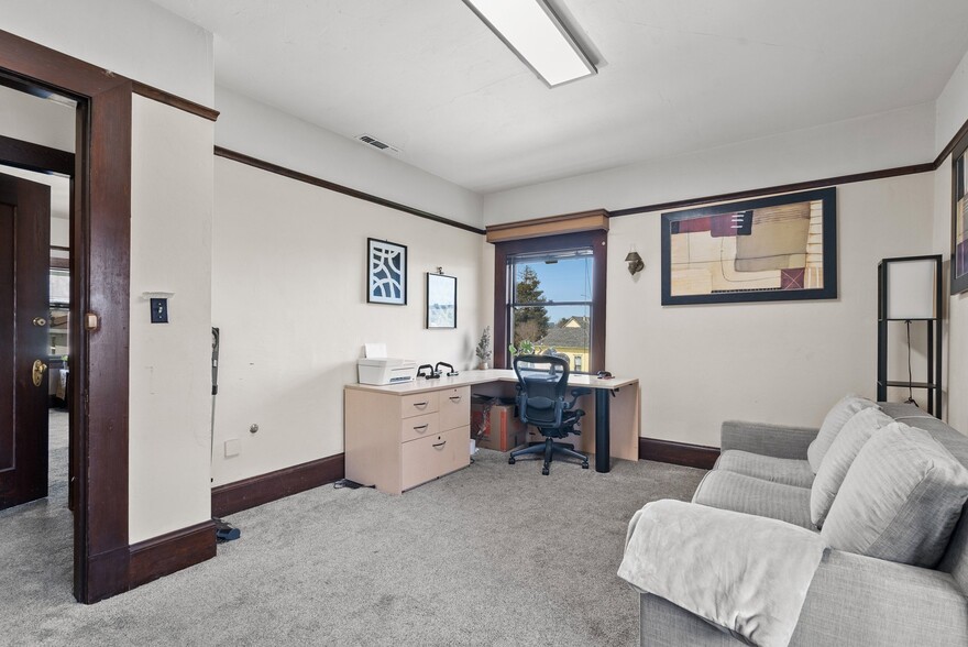More Photos Of 217 E Lake Ave, Watsonville Office For Sale