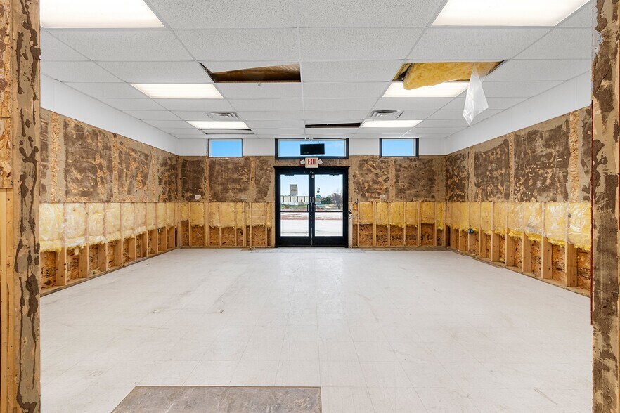 More Photos Of 5814 Calumet Ave, Manitowoc General Retail For Sale