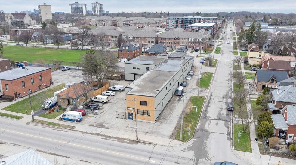 Primary Photo Of 326 Wellington St N, Kitchener Manufacturing For Lease