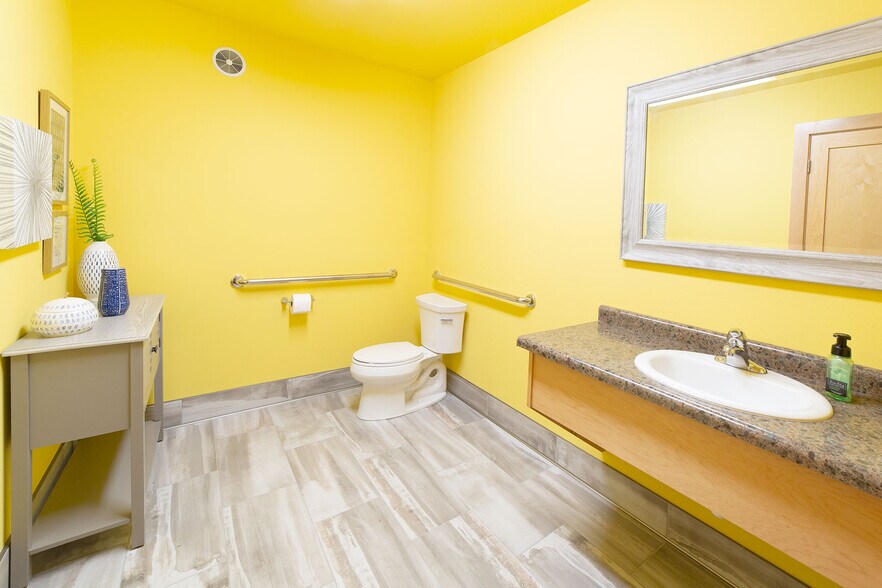 More Photos Of 635 Fairfax St, Altoona Loft Creative Space For Sale