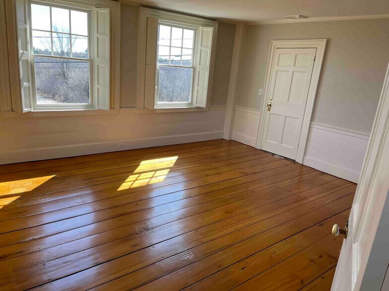 More Photos Of 510 Main St, Gorham Office For Lease