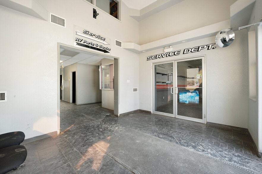 More Photos Of 20600 Hwy 2, Tilbury Auto Dealership For Sale