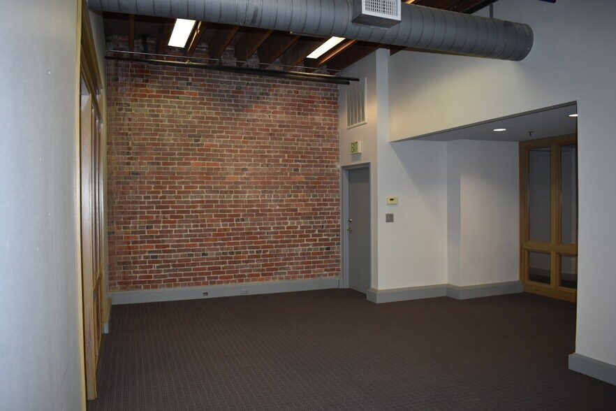 More Photos Of 260 Commerce St, Montgomery Medical For Sale