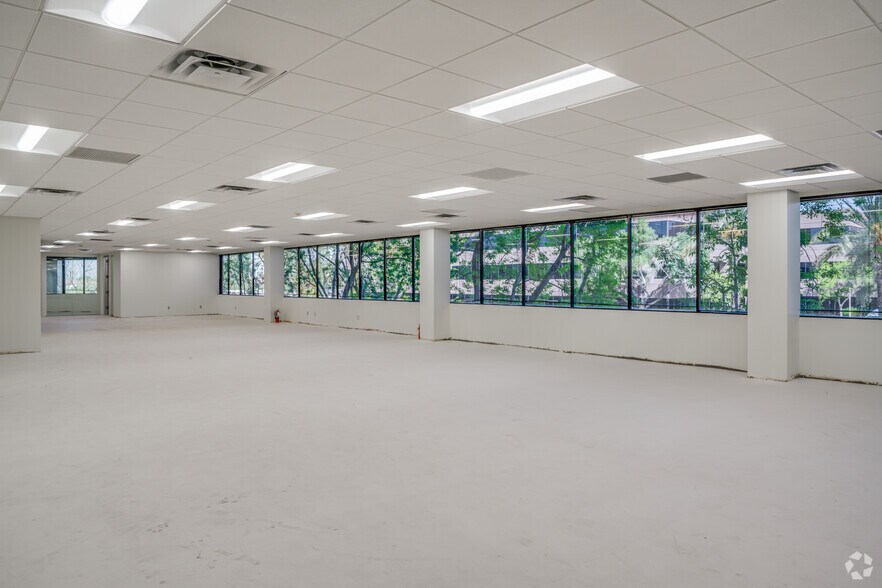 More Photos Of 7250 N 16th St, Phoenix Office For Sale