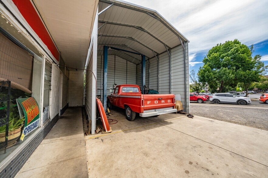 More Photos Of 75 Lithia Way, Ashland Service Station For Sale