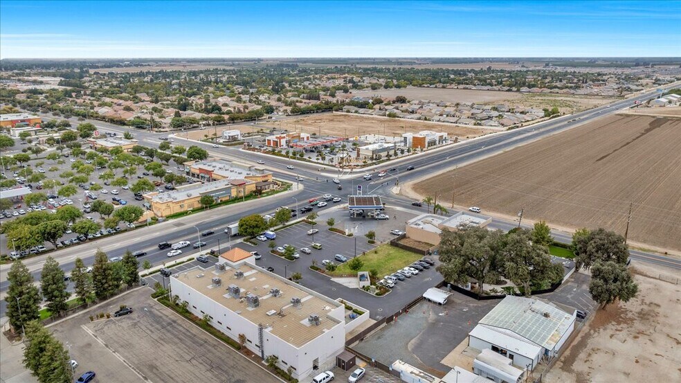 More Photos Of 1088 N Mooney Blvd, Tulare Freestanding For Lease