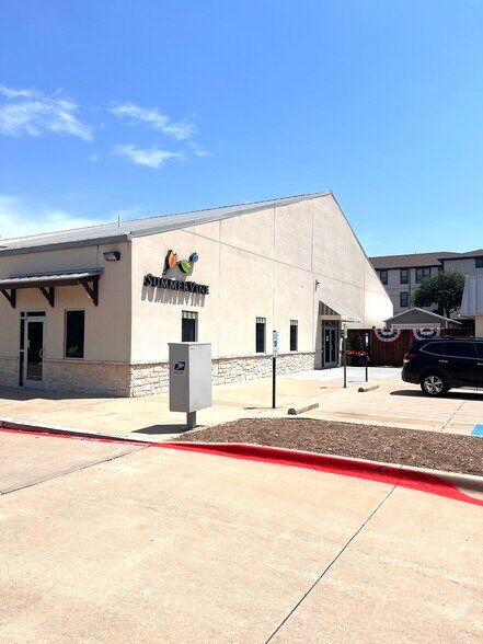 More Photos Of 202-204 N Dooley St, Grapevine Medical For Sale