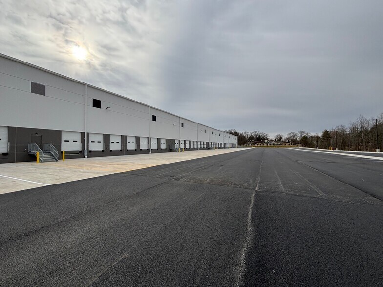 More Photos Of 1300 Business Center Way, Edgewood Warehouse For Lease