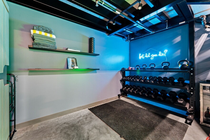 More Photos Of 4229 N FM 620 Hwy, Austin Showroom For Sale