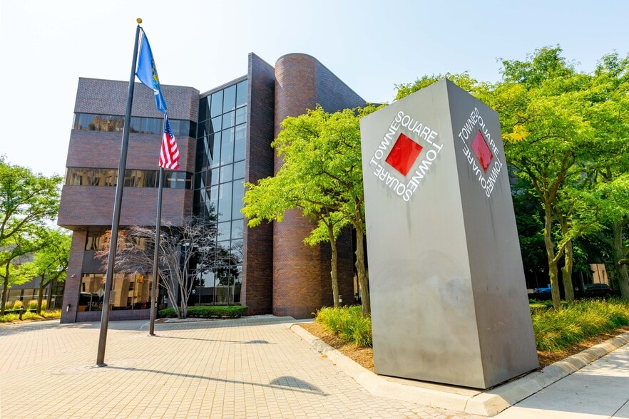 Primary Photo Of 10 S Main St, Mount Clemens Office For Lease