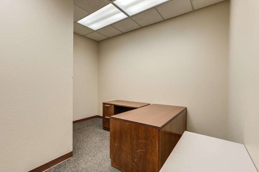 More Photos Of 3802-3806 Interstate 27, Lubbock Office For Sale