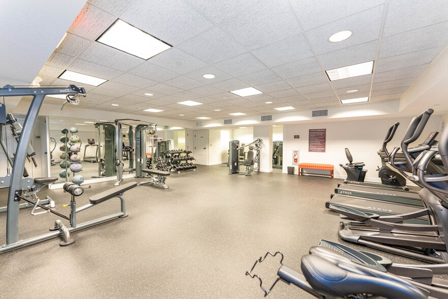 More Photos Of 1800 2nd St, Sarasota Office Residential For Lease