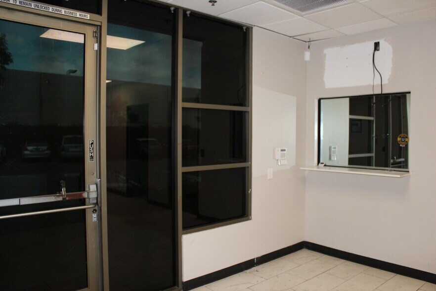 More Photos Of 7133 Telegraph Rd, Montebello Warehouse For Lease