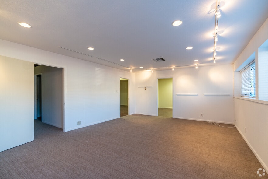 More Photos Of 937-945 Industrial Ave, Palo Alto Research And Development For Lease