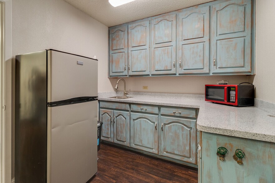 More Photos Of 5710 Watauga Rd, Watauga Office For Lease