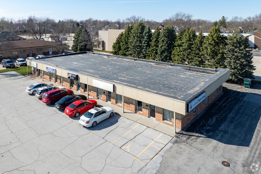 More Photos Of 2202 W 1st St, Ankeny General Retail For Lease