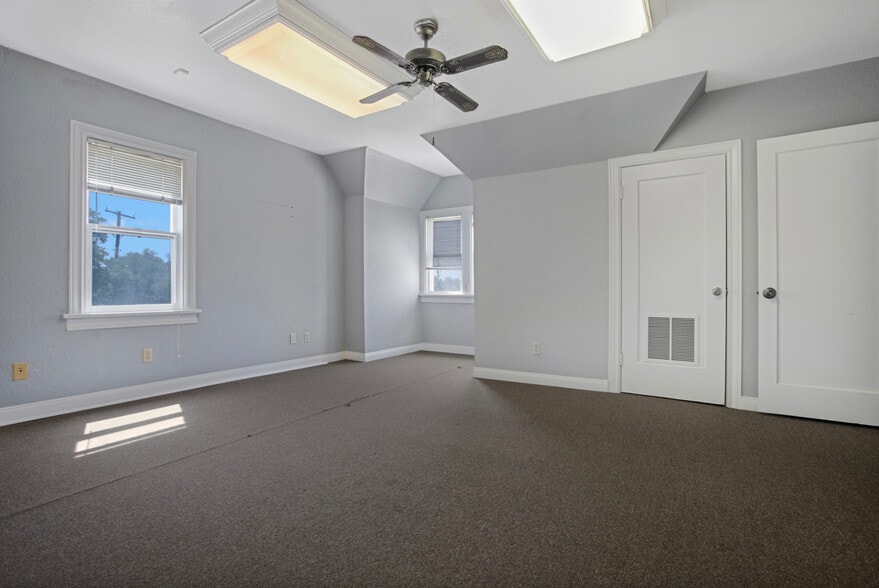 More Photos Of 2401 20th St, Lubbock Office Residential For Sale